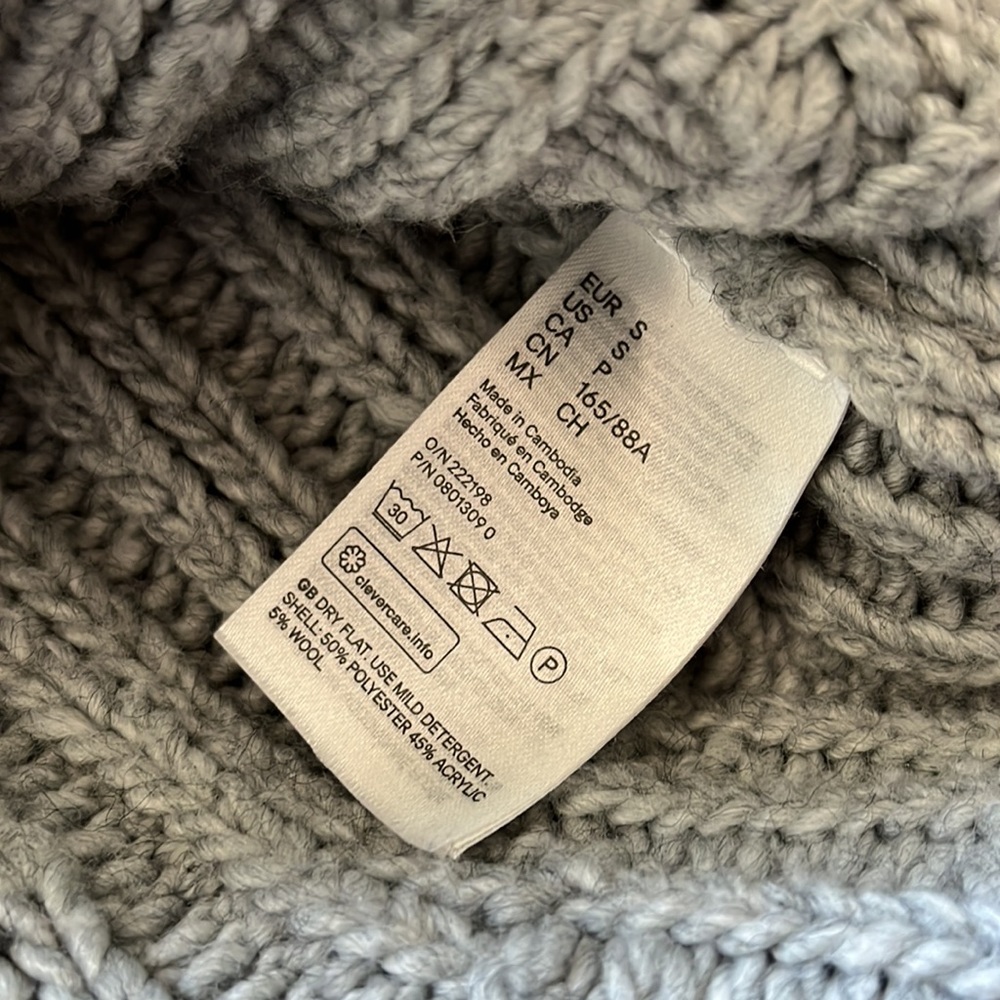 Gray pullover sweater - Picture 3 of 3
